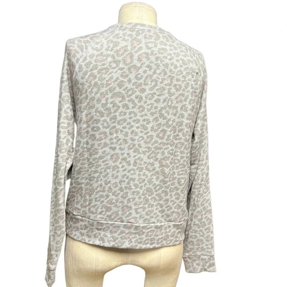 Beyond Yoga Leopard Favorite Hacci Raglan Cropped Pullover Gray Size XS - Picture 5 of 9